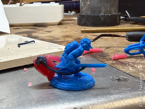 The miniature sprued with wax